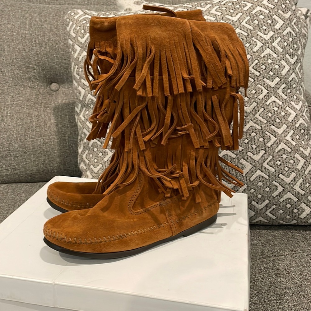 Minnetonka Womens 3-Layer Fringe Boot